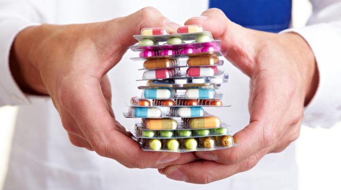 TPP-un-peligro-medicamentos La preocupación de las personas con VIH, por no tener antirretrovirales para su tratamiento, se hizo sentir ayer en una caminata en Venezuela / Foto: internet