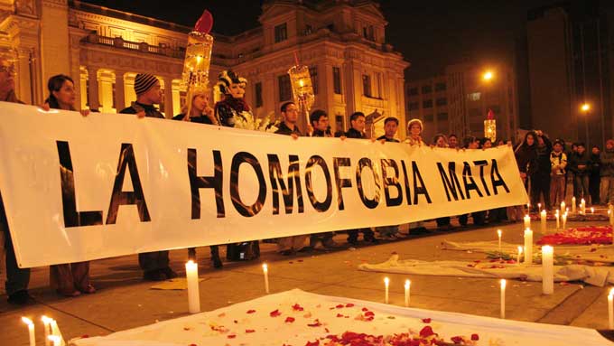 Homofobia Urgen políticas para eliminar crímenes de odio.