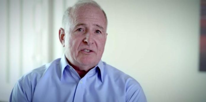 En el vídeo publicado ayer, Bob Poe, dijo que está "perfectamente sano". (Captura Facebook)