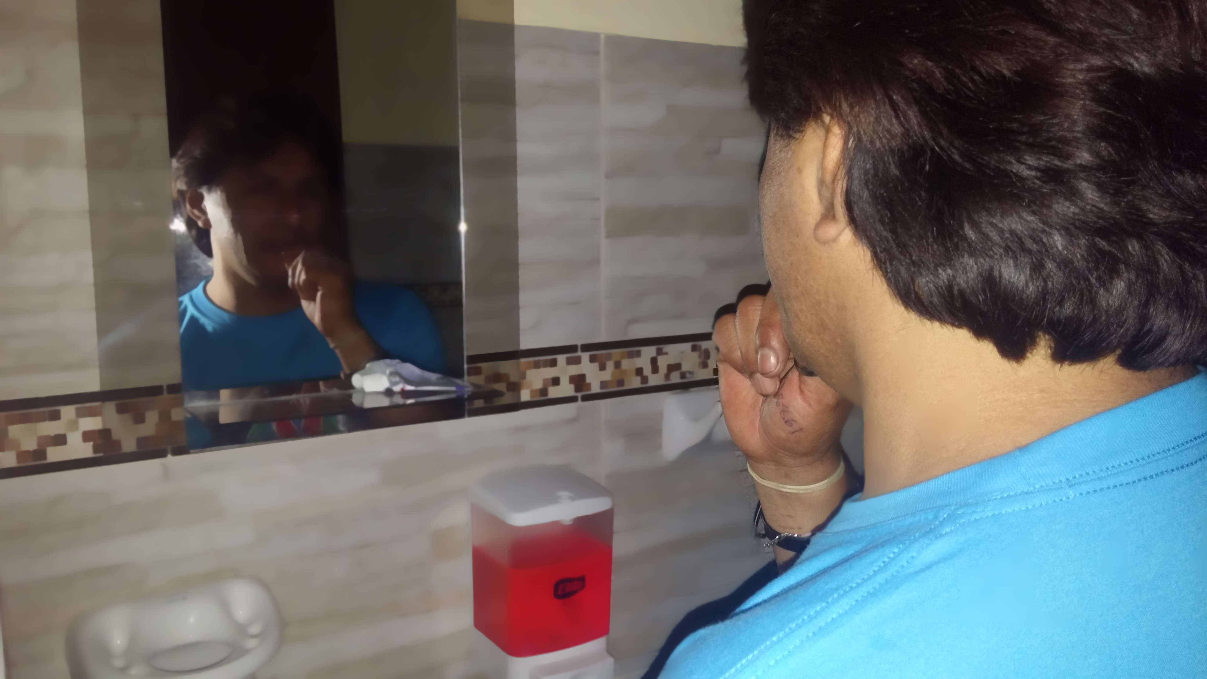 Michiel toma sus medicamentos todos los días Foto: Marlon Castillo 