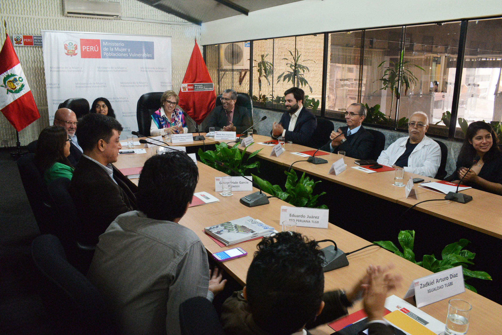 mimp-defendera-derechos-de-personas-gtbi-mesa-de-trabajo