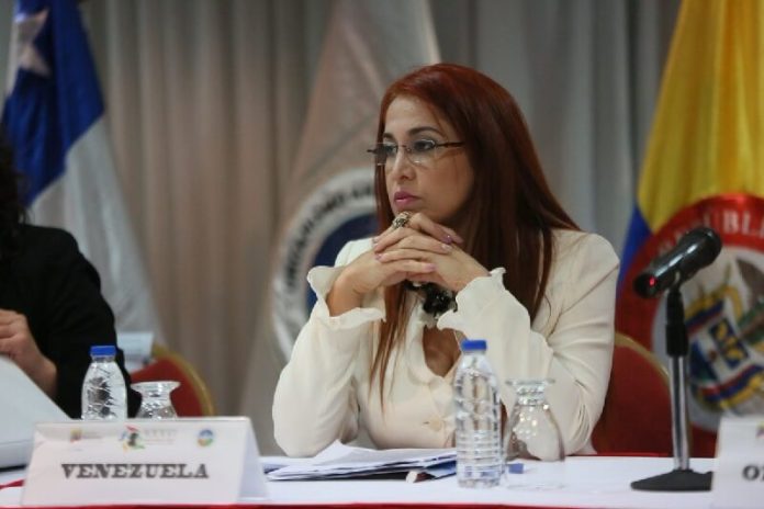 antonieta-caporales-doctora-2017