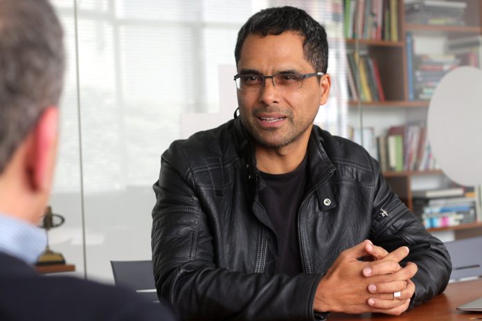 886d9c15-b442-42e6-9680-590a0157e114