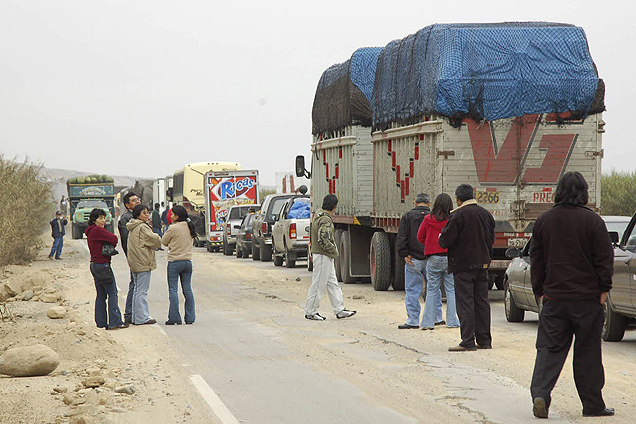 El diseño vial puede afectar la seguridad de las carreteras de manera considerable. Estas deberían diseñarse teniendo en cuenta la seguridad de todos los usuarios, y para ello es necesario asegurarse de que haya instalaciones adecuadas para los peatones, los ciclistas y los motociclistas. La creación de sendas peatonales, ciclovías y cruces seguros, entre otras medidas para aligerar el tránsito, es fundamental para reducir la probabilidad de que estos usuarios sufran traumatismos.