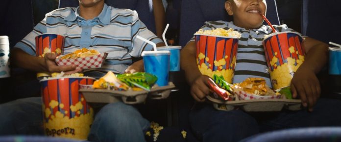 10-Facts-about-Movie-Theater-Food-Why-What-and-When-Audiences-Eat-at-the-Cinema
