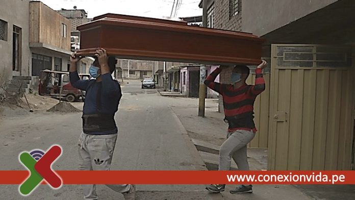 muerte por covid 19 - Conexión Vida Muertes por covid 19 en casas, se incrementa en el Perú - Conexión Vida (AP Foto/Martín Mejía)