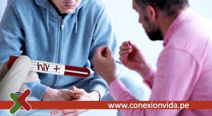 Apoyo de educadores pares ayuda a mejorar la adherencia al tratamiento antirretroviral